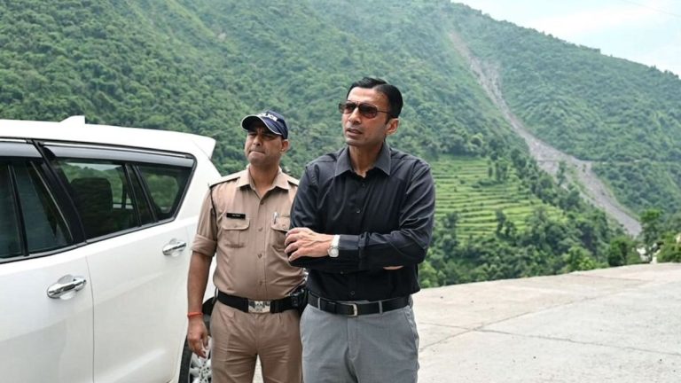 एक्शन : एटीएस कॉलोनी में दहशत फैलाने वाले बिल्डर पर डीएम का बड़ा एक्शन, गुंडा एक्ट में जिला बदर