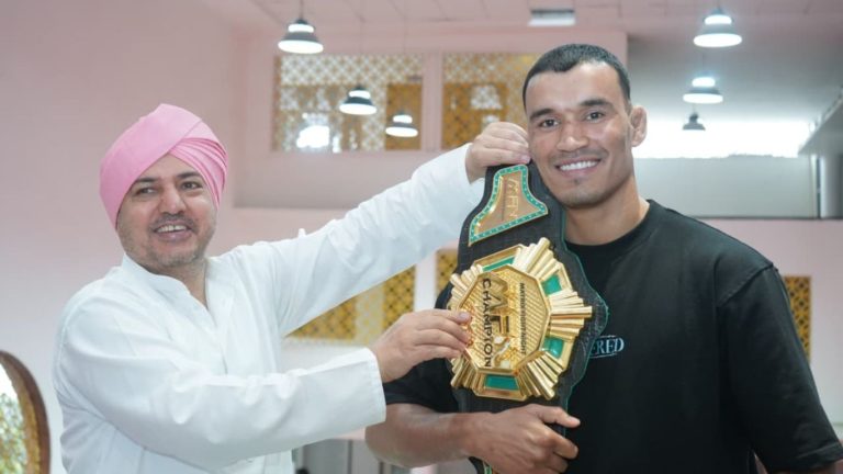 विश्व मंच पर चमका एसजीआरआर का सितारा दिगम्बर। MMA में इंडोनेशिया के अंगा को हराकर जीता खिताब