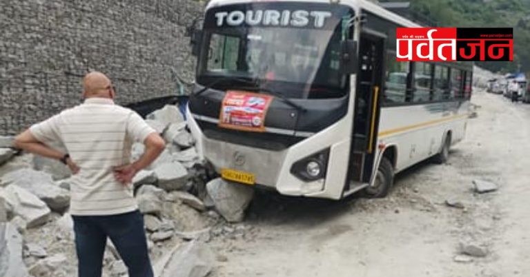 हादसा(ब्रेकिंग): ब्रेक फेल होते ही खाई की ओर बढ़ी बस। हलक में अटकी 32 तीर्थयात्रियों की जान