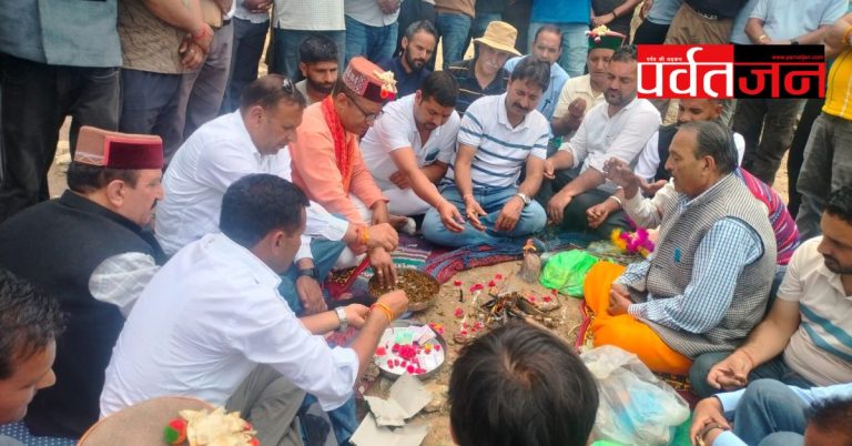 बड़ी खबर : शहीद दिनेश रावत गमरी–मैजणी–किरोली मोटर मार्ग के डामरीकरण कार्य का भूमि पूजन। क्षेत्रीय विकास को मिलेगी नई गति