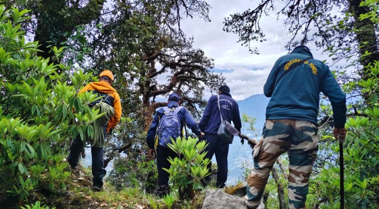 दयारा बुग्याल मिस्ट्री: 10 दिन बाद भी नहीं मिला बबीता पांडे का सुराग। ड्रोन, डॉग स्क्वाड और हेलीकॉप्टर से जारी सर्च ऑपरेशन