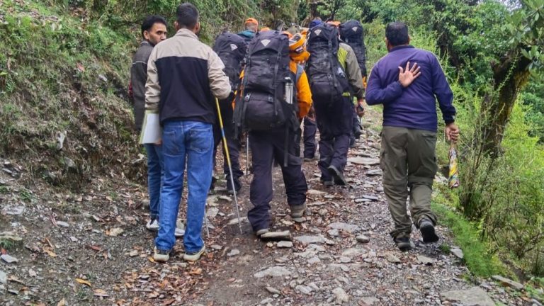 वीडियो: दयारा बुग्याल ट्रेक पर महिला ट्रेकर लापता। NDRF-SDRF समेत कई एजेंसियां सर्च ऑपरेशन में जुटीं