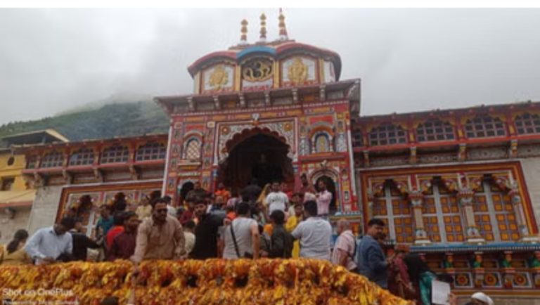 बदरीनाथ चढ़ावा चोरी मामला: एक और कर्मचारी पर गिरी गाज। अब खजांची को हटाया 