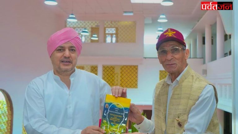 श्रीमहंत देवेन्द्र दास जी महाराज ने आखर शब्दकोश एप का किया उद्घाटन । गढ़वाली, कुमाऊँनी और जौनसारी भाषा सीखना अब होगा आसान