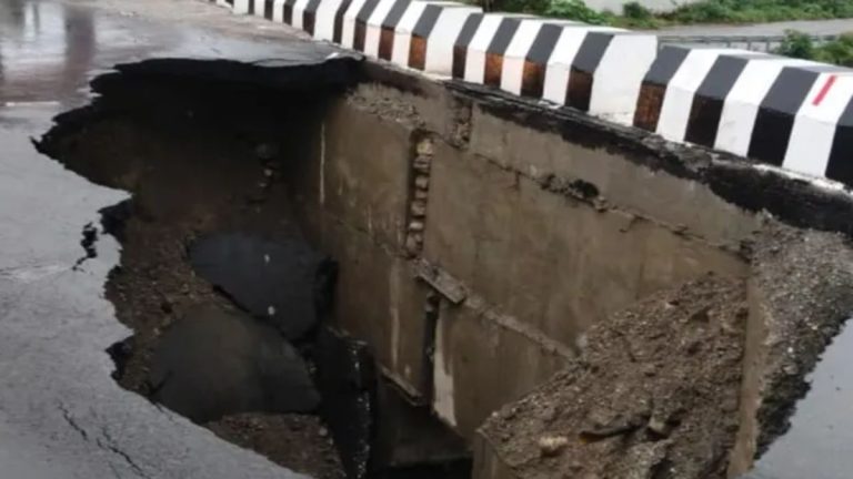 बड़ी खबर : 16 करोड़ की लागत से बना नंदा की चौकी का पुल पहली ही बड़ी बारिश में धंसा