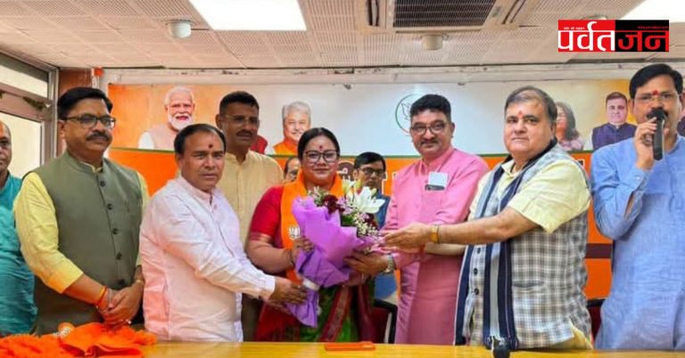 ब्रेकिंग: श्रीनगर नगर निगम मेयर आरती भंडारी ने 10 पार्षद सहित ने थामा भाजपा का दामन