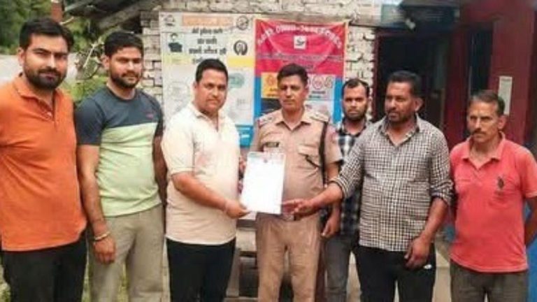 बड़ी खबर : कॉलेज जा रही नाबालिग छात्रा को जबरन वाहन में बैठाने का प्रयास,क्षेत्र में दहशत