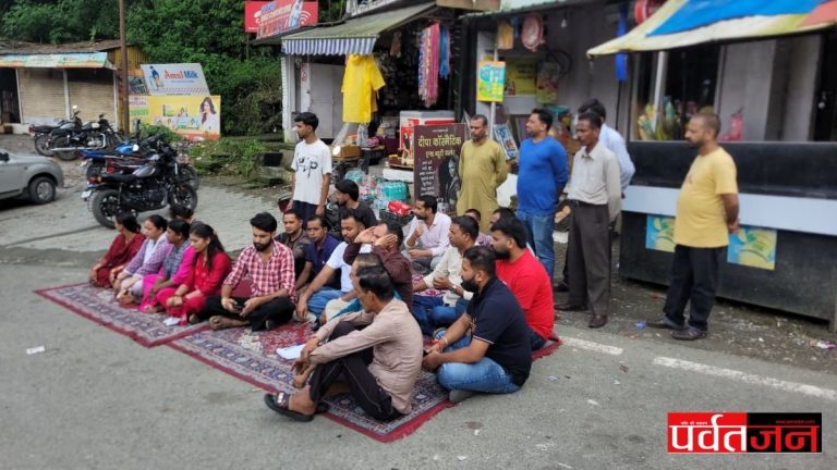 बदहाली : तिल-तिल कर दूषित पानी पीकर मरने को मजबूर इस गांव के लोग
