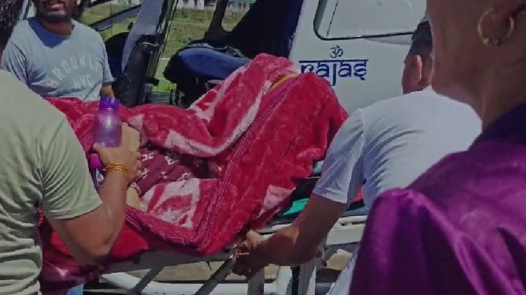 वीडियो : जुड़वा प्रसव के दौरान महिला की हालत बिगड़ी, हेली एंबुलेंस से देहरादून रेफर