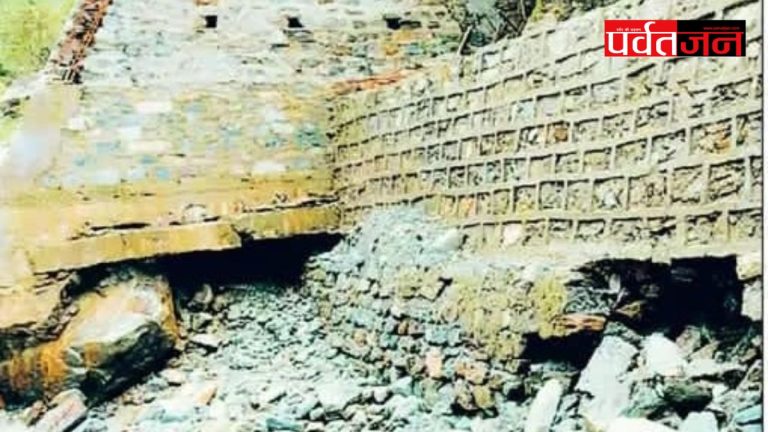 बड़ी खबर : पहली बरसात नहीं झेल सके 90 लाख के निर्माणाधीन पैदल पुल के पिलर, गुणवत्ता पर उठे सवाल