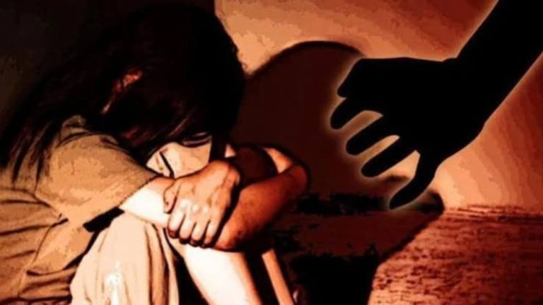 शर्मनाक : पिता पर पुत्री से दुष्कर्म के प्रयास का आरोप, पत्नी से भी मारपीट 
