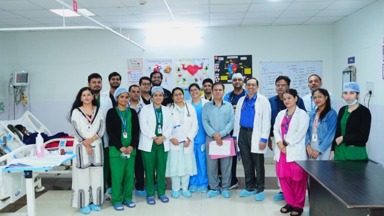 हृदय को स्वस्थ रखने का संदेश, इन्दिरेश अस्पताल में जागरूकता कार्यक्रम