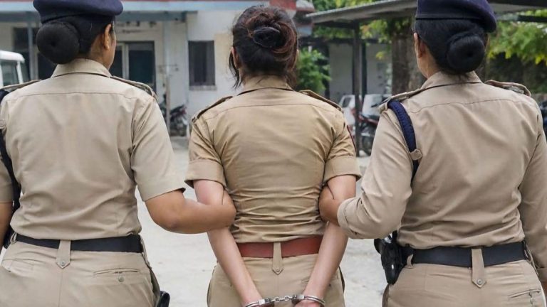 एक्शन: 10 हजार की रिश्वत लेते महिला ASI रंगे हाथ गिरफ्तार