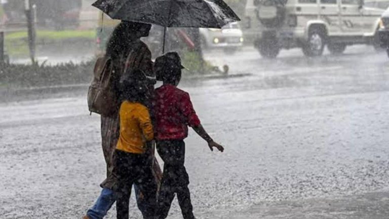 मौसम अपडेट : अक्टूबर में ही बढ़ेगी ठंड! इस दिन तक बारिश के आसार, बर्फबारी का भी अलर्ट
