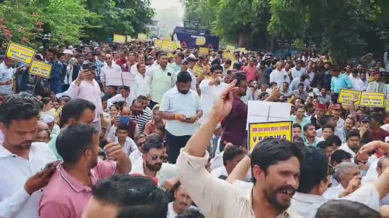 ब्रेकिंग: ग्राम प्रधानों के आंदोलन पर सरकार ने दिखाई संवेदनशीलता , 10 सूत्रीय मांगों पर समिति गठित