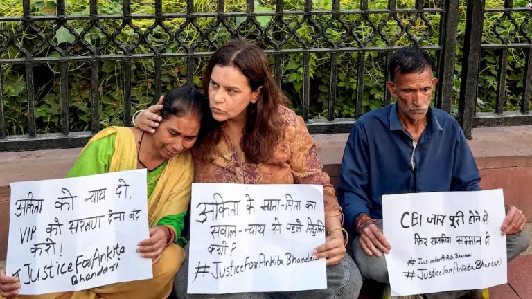अंकिता भंडारी केस: इंडिया गेट पर रातभर धरना। दुष्यंत गौतम की नियुक्ति रद्द करने के लिए 24 घंटे का अल्टीमेटम
