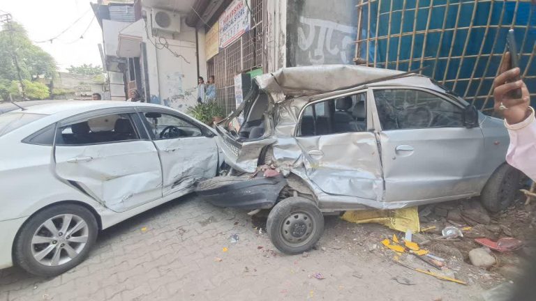 बेकाबू बस का कहर: ऑटो और 4 कारों को मारी टक्कर; चालक का हाथ कटा