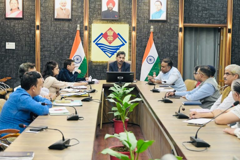 Dehradun News: देहरादून में पटाखों की बिक्री पर डीएम सख़्त; किए ये बड़े निर्देश जारी
